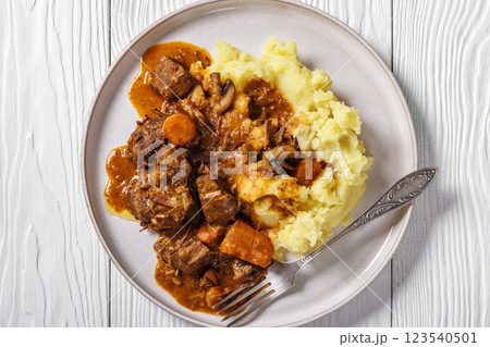 tender red wine braised beef with mashed potato tender red wine braised beef with mashed potato 123540501
