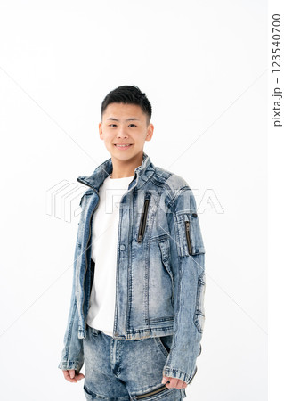 男性 10代 カジュアル ポートレート 男性 10代 カジュアル ポートレート 123540700