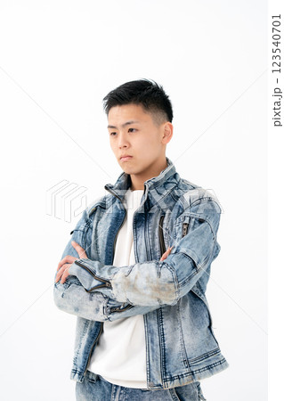 男性 10代 カジュアル ポートレート 男性 10代 カジュアル ポートレート 123540701