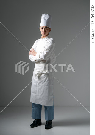 男子　10代　コックコート　コック帽　全身 123540738