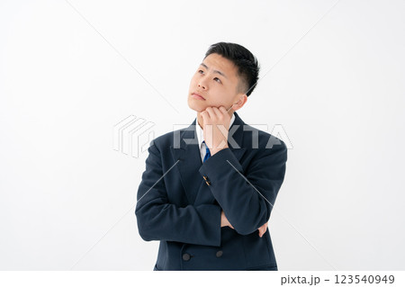 男子 10代 制服 悩む 男子 10代 制服 悩む 123540949