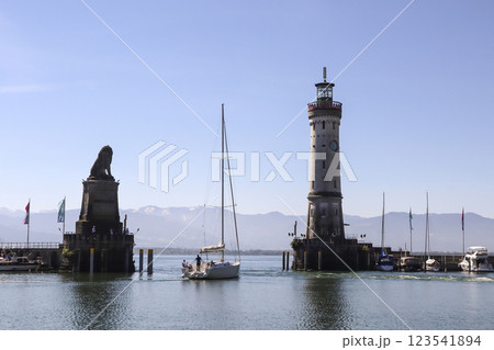 Port of Lindau on Lake Constance, Bavaria, Germany Port of Lindau on Lake Constance, Bavaria, Germany 123541894