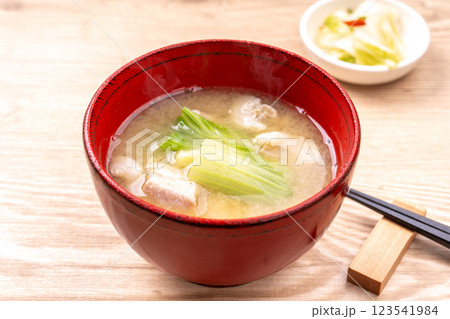 しろ菜の味噌汁 123541984