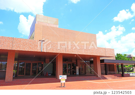 岐阜県各務原市、各務原市民会館の風景 123542503