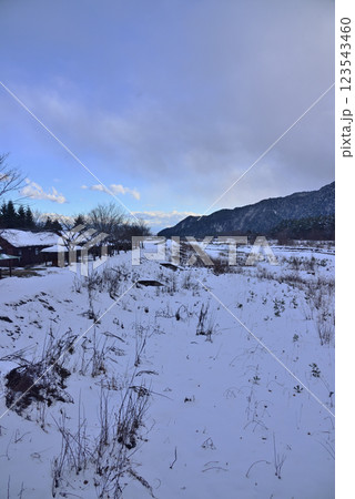 長野大町市風景~大町温泉郷 鹿島大橋から鹿島川下流方向を眺める~ 長野大町市風景~大町温泉郷 鹿島大橋から鹿島川下流方向を眺める~ 123543460