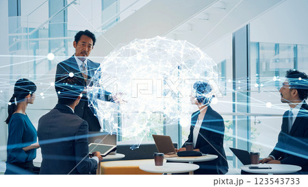 オフィスで会議するビジネスグループとAIイメージ 123543733