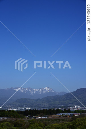 残雪の谷川岳 残雪の谷川岳 123543940