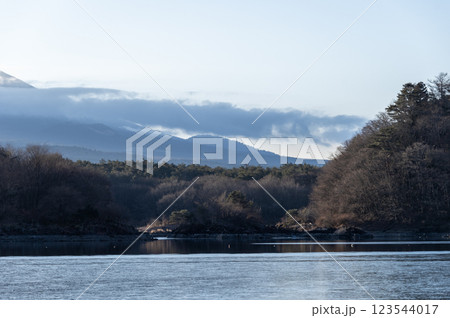 冬の精進湖の朝 冬の精進湖の朝 123544017