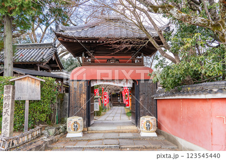 京都市伏見区東柳町　東光山　長建寺（京都唯一の弁財天本尊）　山門（竜宮門） 123545440