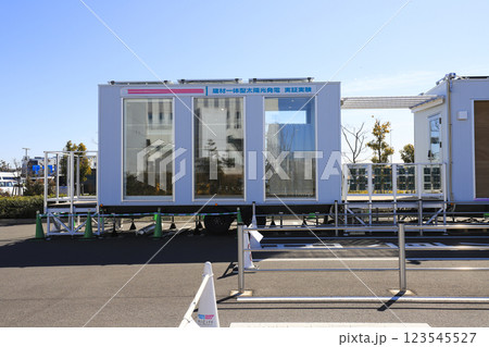 羽田イノベーションシティ　パーキング内での建材一体型太陽光発電の実証実験 123545527