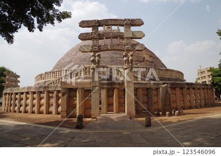 インド　世界遺産サーンチーの仏教建築物群 123546096
