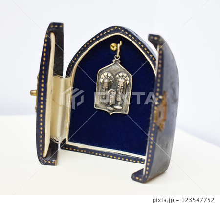 Unique necklace for women on a white background, promotional photo for an online vintage and handmade jewelry store 123547752