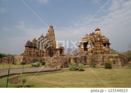 インド　世界遺産カジュラーホーの建造物群 123548023