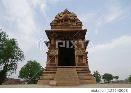 インド　世界遺産カジュラーホーの建造物群 123548068