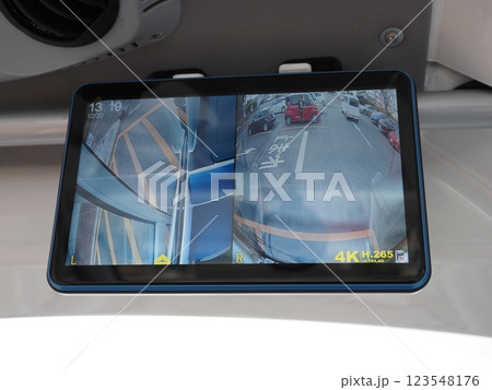 自動運転バスの車内 自動運転バスの車内 123548176