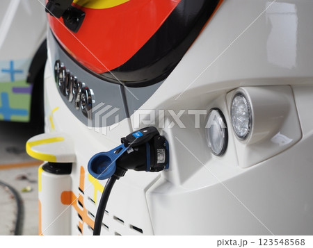 自動運転バス 123548568
