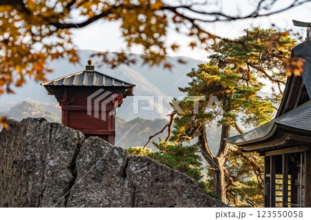 【山形の風景】秋晴れの山寺と紅葉 【山形の風景】秋晴れの山寺と紅葉 123550058
