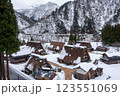 雪の五箇山 123551069
