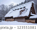 雪の白川郷 123551081