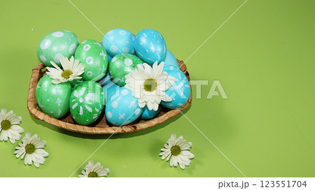 Decorated golden and blue eggs on a trendy green background. Minimal holiday concept. Happy Easter background, place for text, postcard, banner for the screen. 123551704