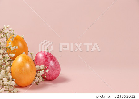 Decorated golden easter eggs on a pink background. Minimal holiday concept. Happy easter background. Creative painting of eggs at home, the idea of simple drawings for coloring, a place for text, a 123552012