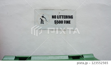 Sign No littering in Singapore 123552565