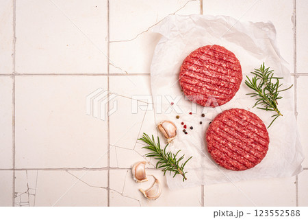 Raw steak burgers 123552588