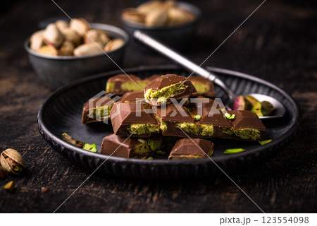 Dubai chocolate with kadayif pistachio filling Dubai chocolate with kadayif pistachio filling 123554098