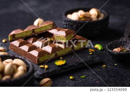 Dubai chocolate with kadayif pistachio filling 123554099
