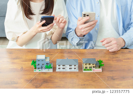 不動産　引っ越し　夫婦 123557775