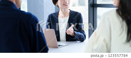 カウンセラー 面談 相談 カウンセラー 面談 相談 123557784