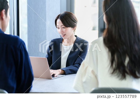 カウンセラー　面談　相談 123557789