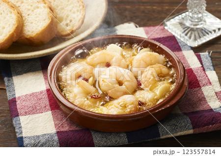 エビが美味しいアヒージョ 123557814