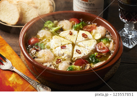 カマンベールチーズのアヒージョ カマンベールチーズのアヒージョ 123557851