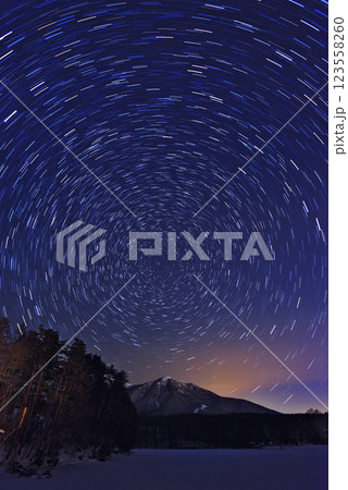飯縄山と星空 飯縄山と星空 123558260