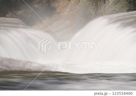 春の吹割の滝 春の吹割の滝 123558400