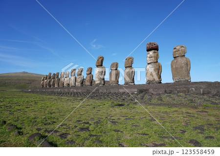 イースター島のアフ・トンガリキのモアイ Moai of Ahu Tongariki イースター島のアフ・トンガリキのモアイ Moai of Ahu Tongariki 123558459