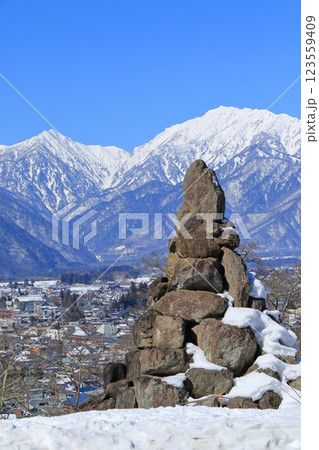 大町山岳博物館から望む冬の北アルプス 大町山岳博物館から望む冬の北アルプス 123559409