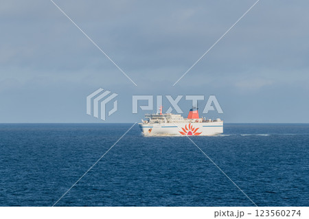 【さんふらあ　ふらの苫小牧行とさんふらわあ　だいせつ大洗行の離合　岩手県沖】 123560274