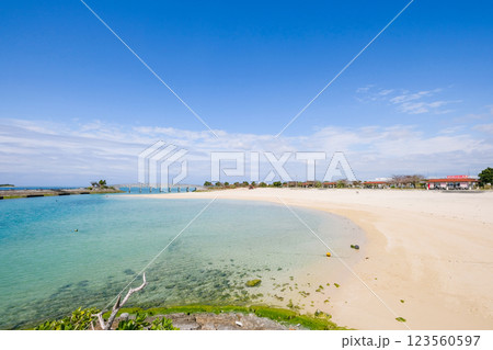 沖縄糸満の美々ビーチ 123560597