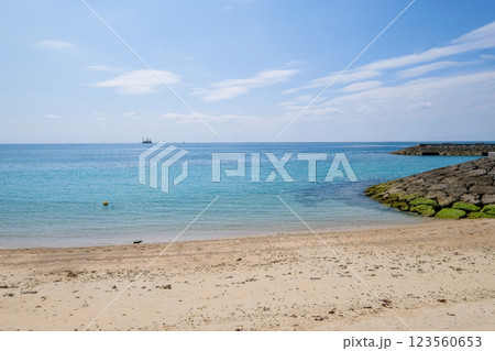 沖縄糸満の美々ビーチ 沖縄糸満の美々ビーチ 123560653