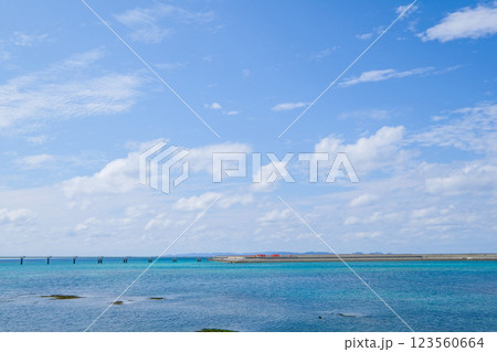 沖縄糸満の美々ビーチ 123560664