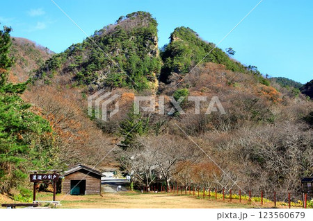 世界遺産『佐渡島の金山』のシンボル的な景観…【道遊の割戸】 123560679