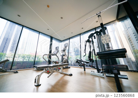 ジム（training room, gym） 123560868