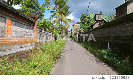バリ島のローカル風景 123560928