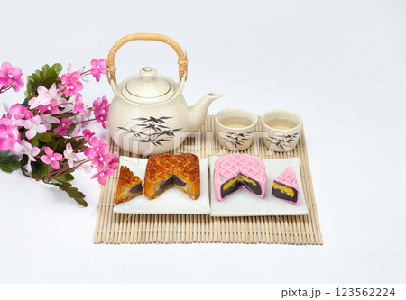 Tradition chinese mooncake on white background. Mid Autumn celebration. 123562224