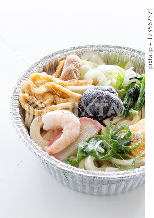 アルミ鍋の冷凍鍋焼きうどん 冷凍うどん アルミ鍋の冷凍鍋焼きうどん 冷凍うどん 123562571