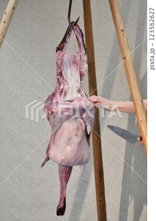 あんこうの吊るし切り 123562627