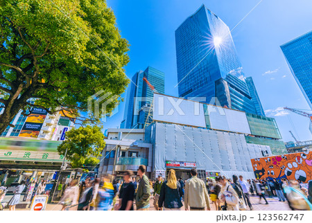 日本の東京都市景観 警告・車両進入禁止…遂にここに表示を掲げる事態に…＝2日、渋谷 123562747
