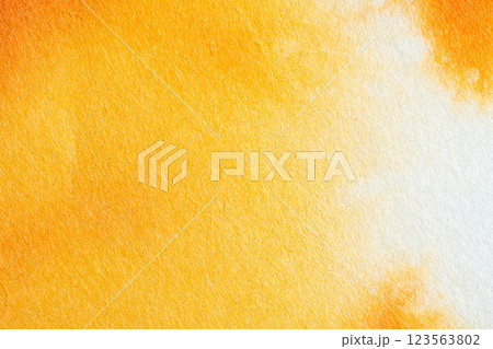 オレンジ色の水彩風な和紙の背景素材 123563802